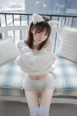 [网红COSER] 动漫博主Kitaro_绮太郎 - 白喵女友(41P)