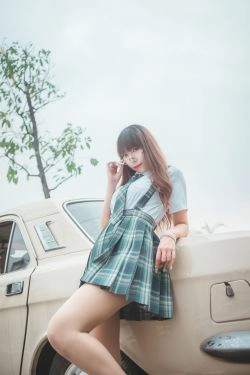 [网红COSER] 动漫博主Money冷冷 - JK(9P)