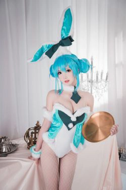 [网红COSER] 可爱人气Coser面饼仙儿 - 初音兔女郎(17P)