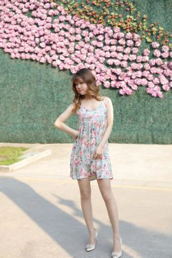 [奈丝] NO.076 高高 花朵儿吊带裙(33P)