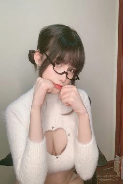 [COS福利] 动漫博主你十七鸽 - 圣诞(55P)