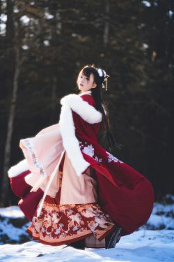 [COS福利] 桜桃喵 - 熹微(30P)