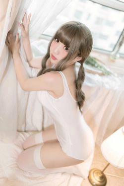 [COS福利] 动漫博主貓田聖奈奈 - 白色死库水(9P)