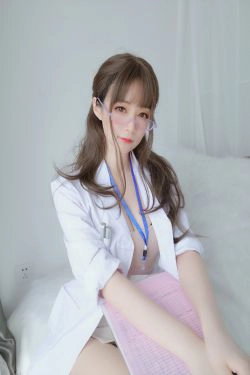 [COS福利] Coser小姐姐白银 - 私人医生(159P)