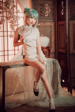 [COS福利] 可爱人气Coser面饼仙儿 - 初音旗袍(28P)