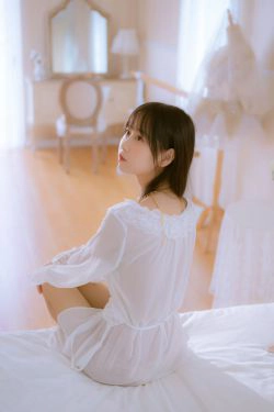 [COS福利] 阳光美少女萌芽儿o0 - 金色套装(70P)