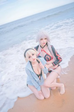 [COS福利] 周叽是可爱兔兔 - 黑白贞双人泳衣(21P)