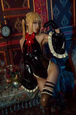 [网红COSER写真] 动漫博主阿包也是兔娘 - 阿包玛丽罗斯胶衣(34P)