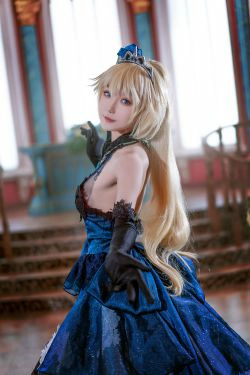 [网红COSER写真] 动漫博主阿包也是兔娘 - 贞德婚纱(26P)