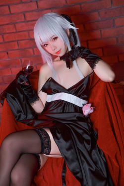 [网红COSER写真] 动漫博主G44不会受伤 - 雾枝黑裙礼服(13P)