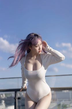 [网红COSER写真] 动漫博主脱尾巴Mizuki - 天台(43P)