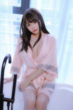 [网红COSER写真] 萌妹子Nyako喵子 - 妄想彼女との同棲生活 之 粉嫩丝绸睡衣(79P)