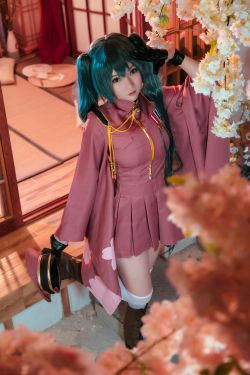 [网红COSER写真] Coser小姐姐Potato Godzilla - Miku Senbonzakura(24P)