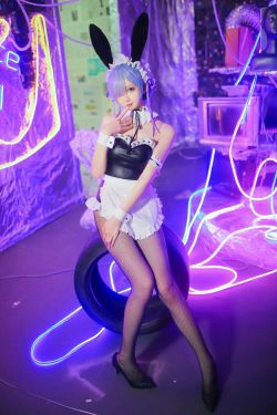 [网红COSER写真] 动漫博主封疆疆v - 蕾姆兔女郎(18P)
