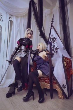 [网红COSER写真] 半半子&索索sophia - 黑贞1(12P)