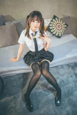 [网红COSER写真] 萝莉神楽板真冬 之お帰りなさい、指揮官(150P)