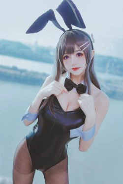 [网红COSER写真] Coser衣衣 - 麻衣兔女郎(42P)
