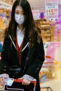 [网红COSER写真] 一米八的大梨子 - 冬日女友(18P)