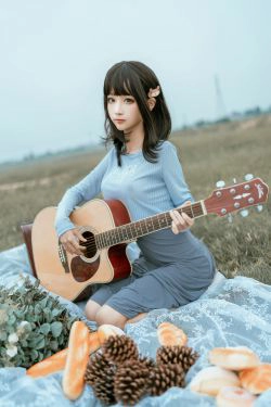 [网红COSER写真] 动漫博主蠢沫沫 - 吉他妹妹(50P)