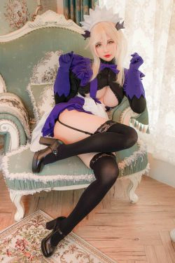 [福利COS] Coser萱-KaYa - 泳装阿尔托莉雅女仆(24P)