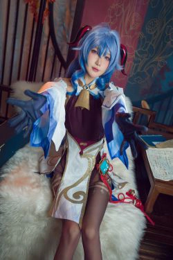 [福利COS] 动漫博主阿包也是兔娘 - 舰长 原神甘雨(30P)