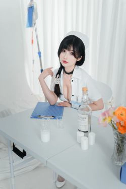 [网红COS] COS福利rioko凉凉子(肉扣热热子) - 采集室实习护士(48P)