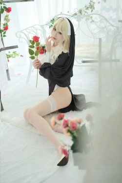 [网红COS] 一米八的大梨子 - 修女(36P)