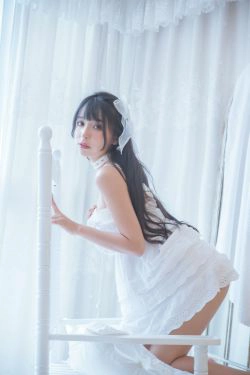[网红COS] 特软儿Sona - 睡裙(11P)