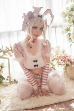 [网红COS] 皮皮奶可可爱了啦 - 粉色兔兔(70P)