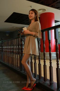 [IESS异思趣向]  模特：小婕《红色跟底一身轻》(90P)
