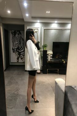 [福利COS] 丝足博主麋鹿_Monroe 2020.04.09 桃肉吊袜(37P)