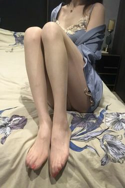 [福利COS] 丝足博主麋鹿_Monroe 2020.04.15 蜜臀丝秀(29P)