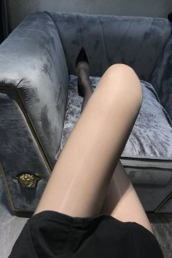 [福利COS] 丝足博主麋鹿_Monroe 2020.06.02 灰亮丝(7P)