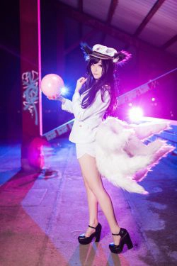 [福利COS] 动漫博主浅野菌子 - 英雄联盟 九尾妖狐阿狸(7P)