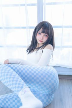 [福利COS] 萝莉神楽板真冬 - 蓝白格(75P)