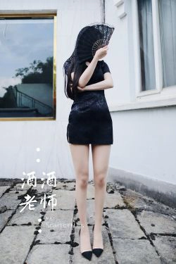 [福利COS] 酒酒老师 - 废墟肉丝旗袍大秀 1(40P)