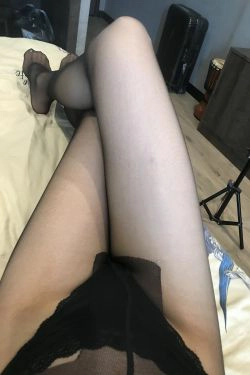 [福利COS] 丝足博主麋鹿_Monroe 2020.06.23 寂寞黑丝(17P)