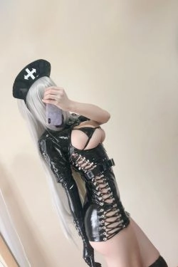 [福利COS] 动漫博主小仓千代w - 暗黑护士自拍(40P)