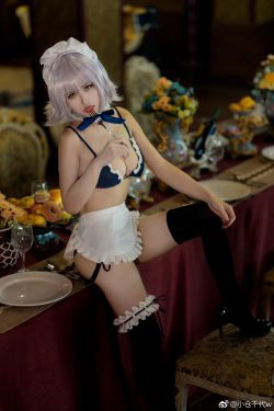 [福利COS] 动漫博主小仓千代w - 黑贞女仆(9P)