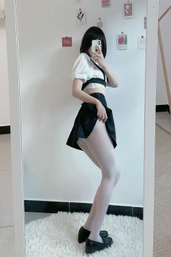 [福利COS] 动漫博主田璐璐 - 白丝短裙(100P)