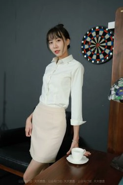 [异思趣向IESS]  模特 团团 《迷人的金色波纹》(92P)