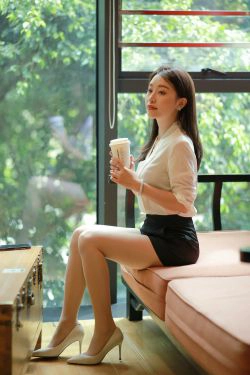 [异思趣向IESS]  模特 小婕 《沙发上的佳人》(100P)