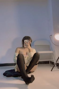 [福利COS] 宁酱 - 黑丝女仆(75P)