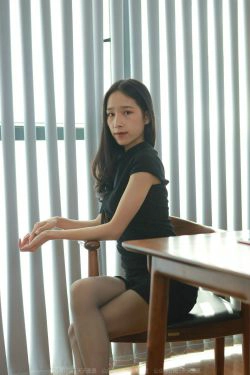 [异思趣向IESS] 模特 美子 《办公桌下的红色》(106P)