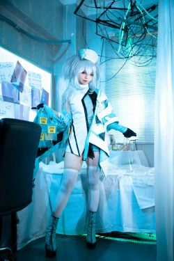 [福利COS] 动漫博主G44不会受伤 - PA-15 芙洛伦(20P)