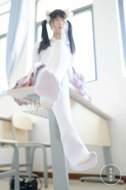 [福利COS] 柴系小乖(稚乖画册) - 夜夜 80D 白丝JK(63P)