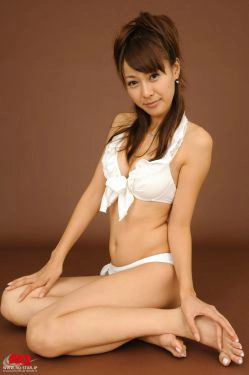 [RQ-STAR] NO.00066 中川知映 Swim Suits – White 写真集(108P)