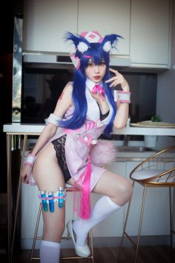 [福利COS] 动漫博主清颜真德秀 - 阿狸护士(30P)