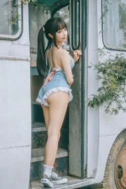 [福利COS] 动漫博主蠢沫沫 - 大巴房车(130P)