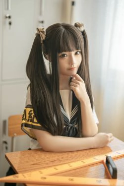 [福利COS] 桃良阿宅 - 教室jk(33P)